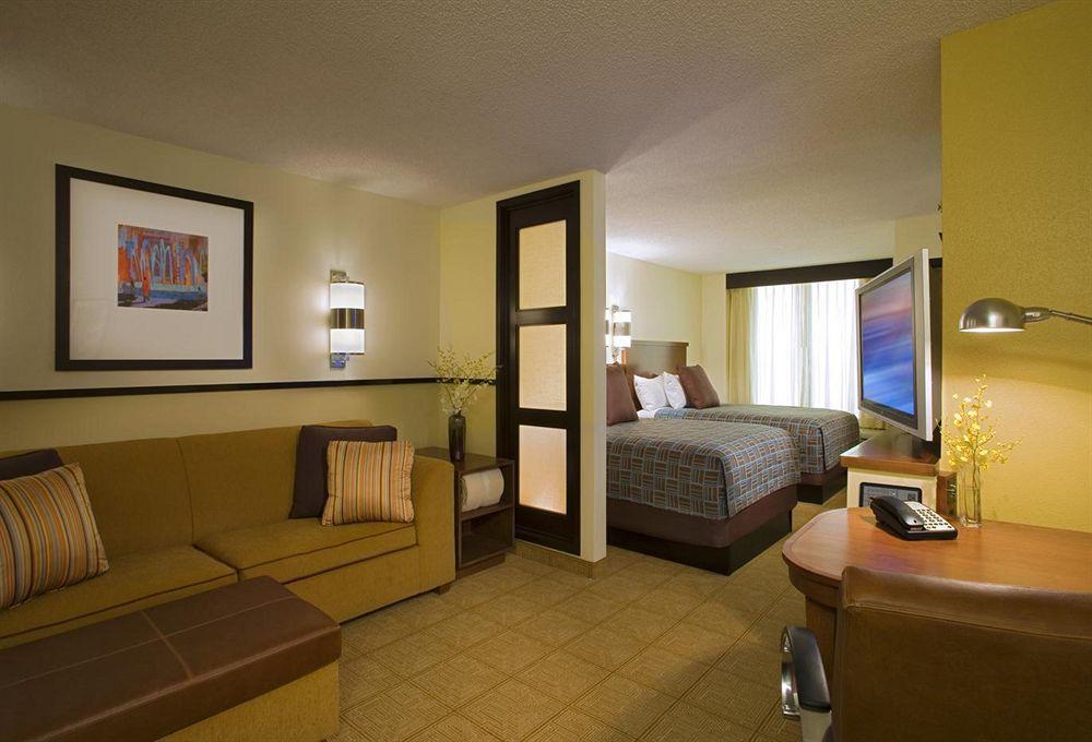 Hyatt Place Greenville/Haywood Buitenkant foto